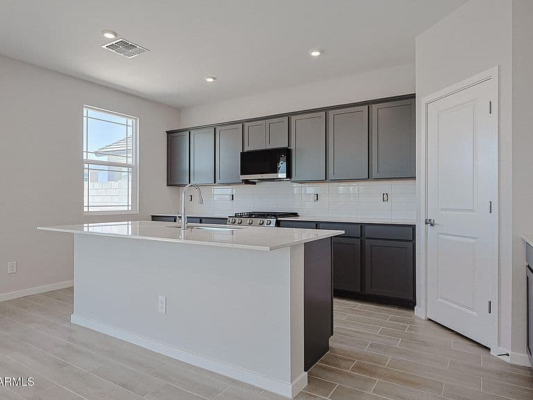 30117 W OLEANDER Way photo 2