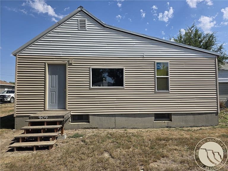 909 G Ave photo 4
