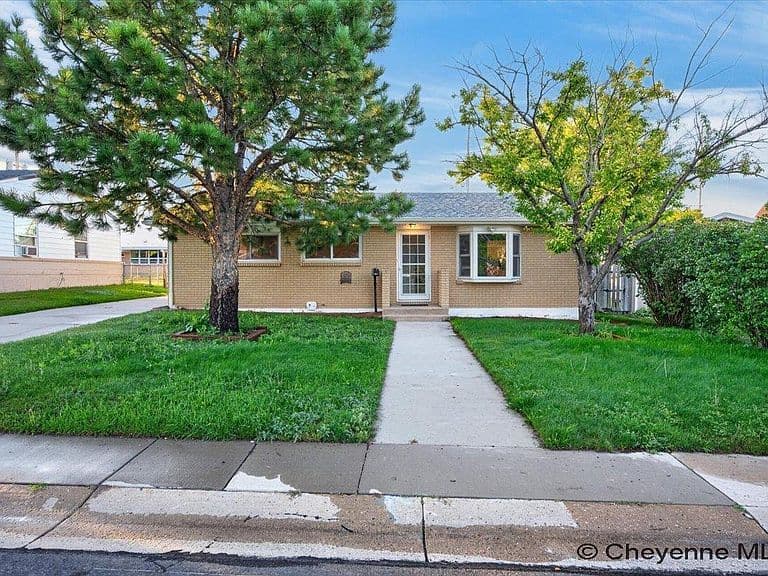 651 Creighton St photo 1