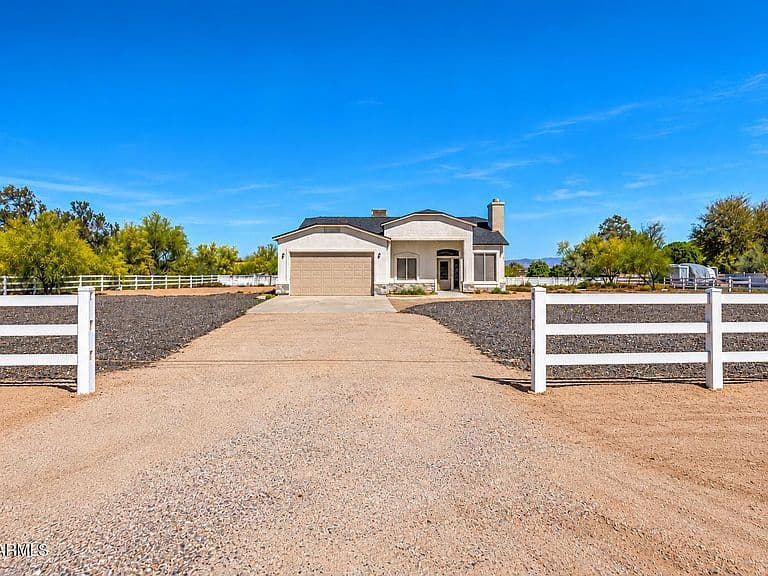 19218 E HUNT Highway photo 1