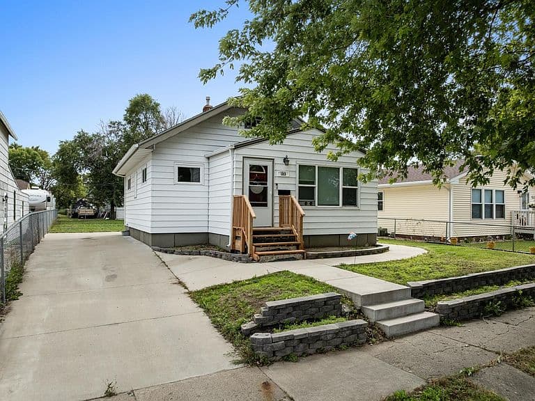 1313 Main St S photo 1