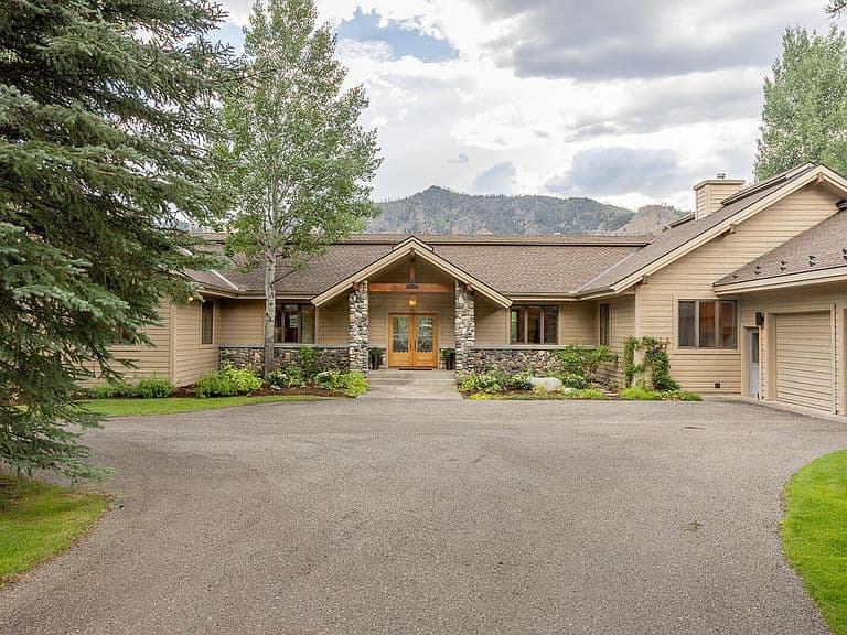 121 Stonegate Cir photo 4