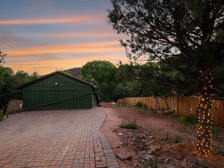259 W Mary Patricia Dr photo 3