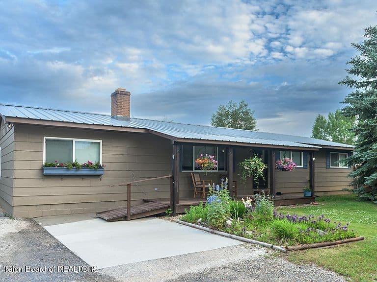 642 N Maybell Ave photo 1