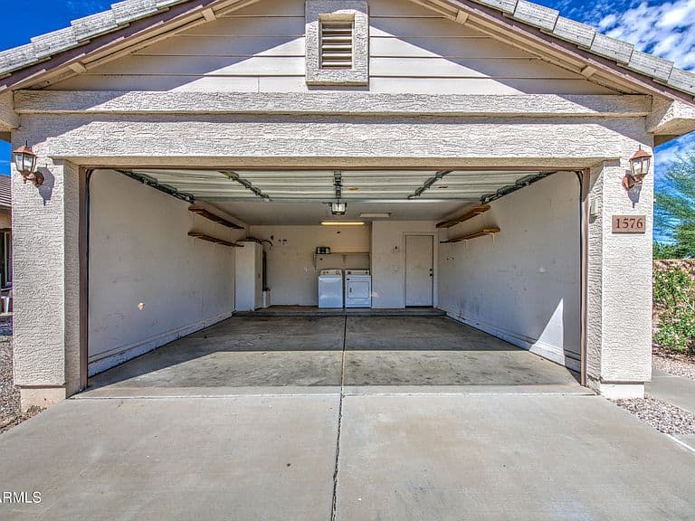 1576 W Appaloosa Way photo 3