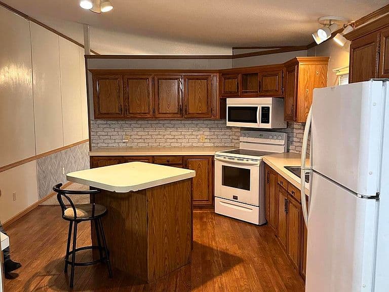 1126 Main Ave photo 5