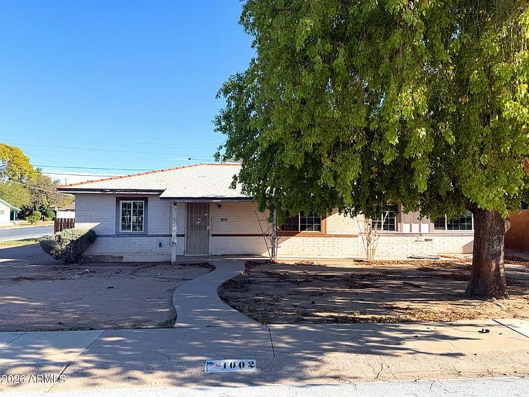 1002 E VERMONT Avenue photo 1