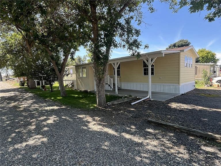1484 Ash St photo 4