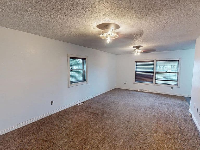 1301 E Hanson Ave photo 3