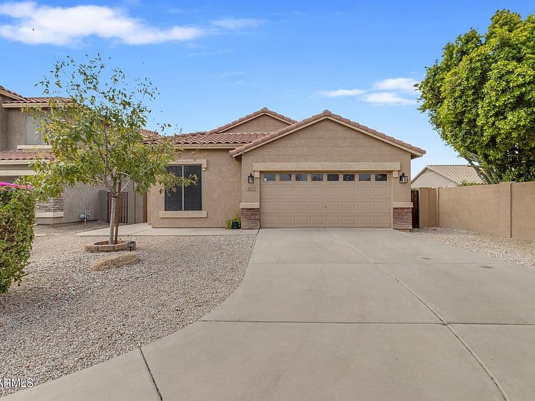 1121 E RANCH Court photo 2
