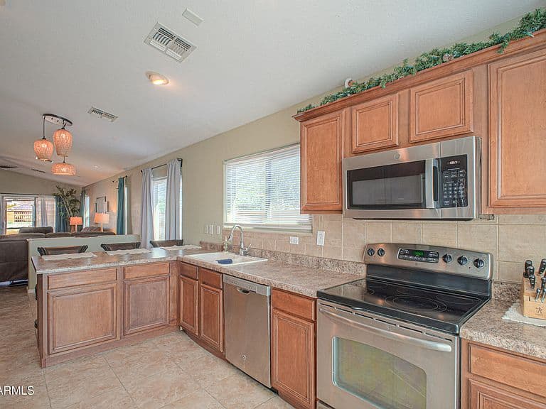 1546 E Falcon Court photo 5