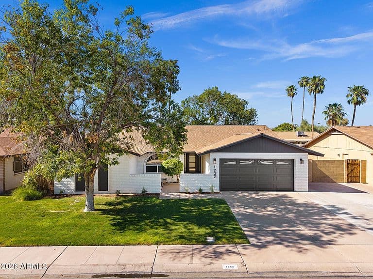 1202 W LOUGHLIN Drive photo 1