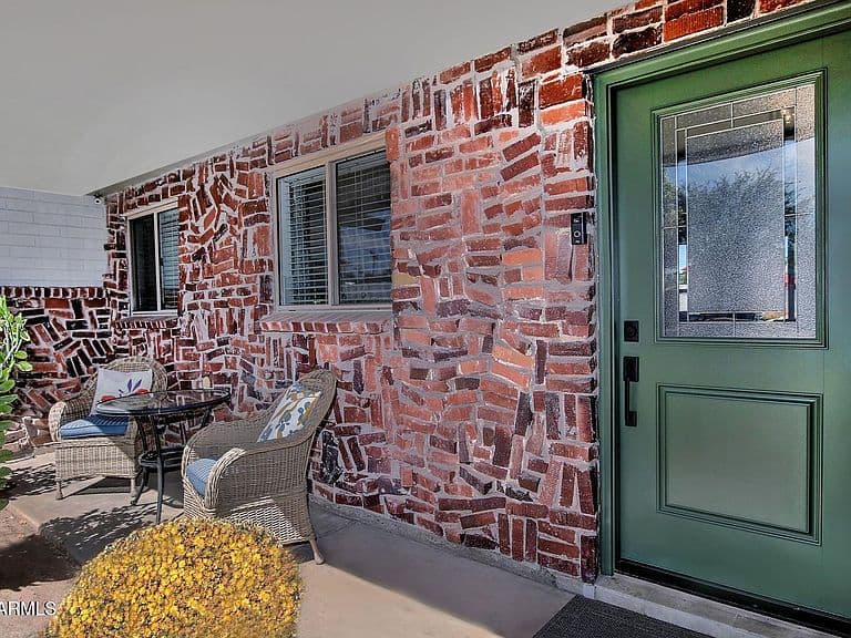 8432 E TURNEY Avenue photo 3