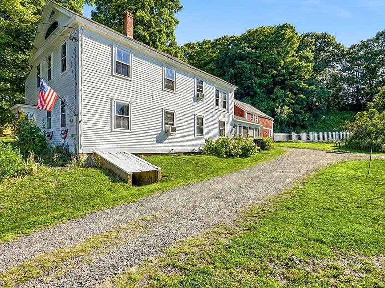 531 Sanborn Road photo 1