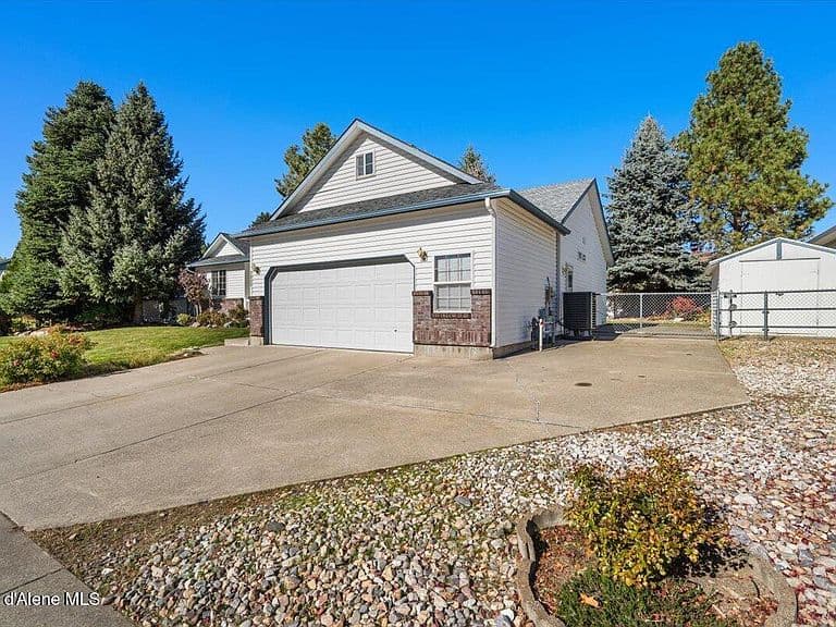 2055 E Briarleaf Ave photo 3