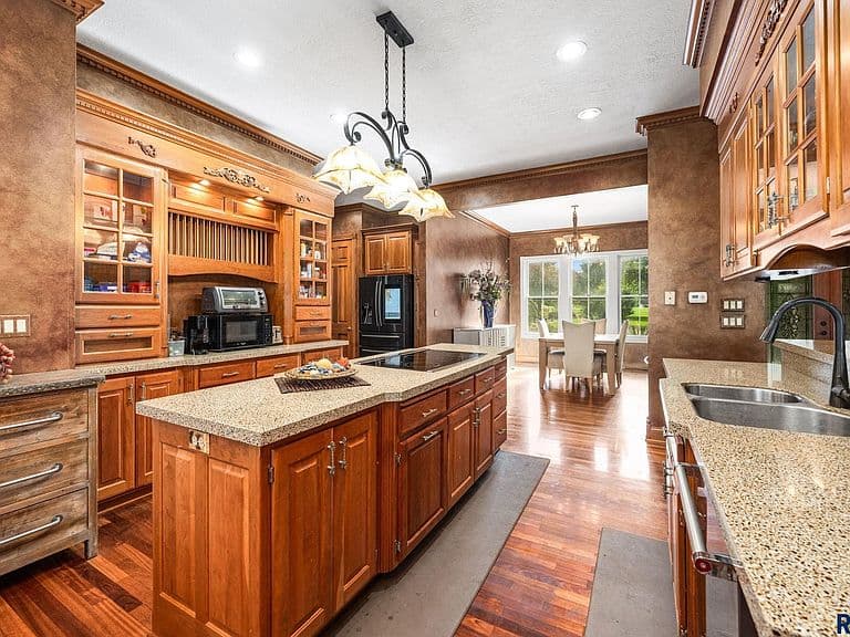 300 Fairway Cir photo 5
