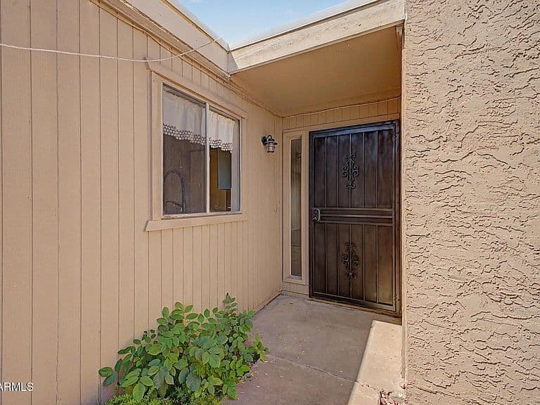 5308 S LA ROSA Drive photo 2