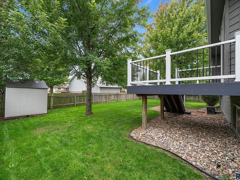 1135 Sunset Dr photo 4