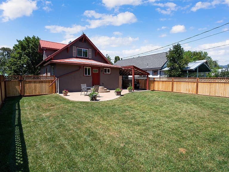 625 Columbia Ave photo 3
