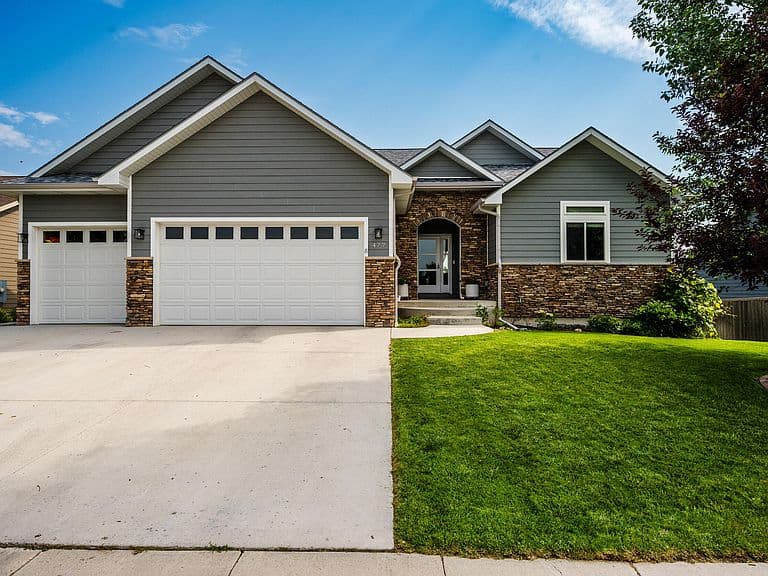 477 Bluebird Ln photo 1