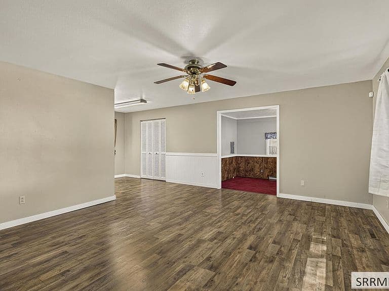 831 Connie Dr photo 5