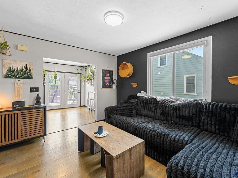 304 S Lyndale Ave photo 2