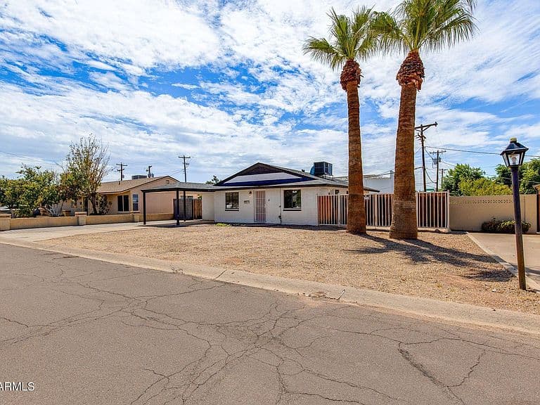 4609 E ALMERIA Road photo 4