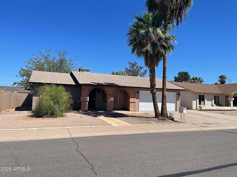 718 W STRAFORD Drive photo 1