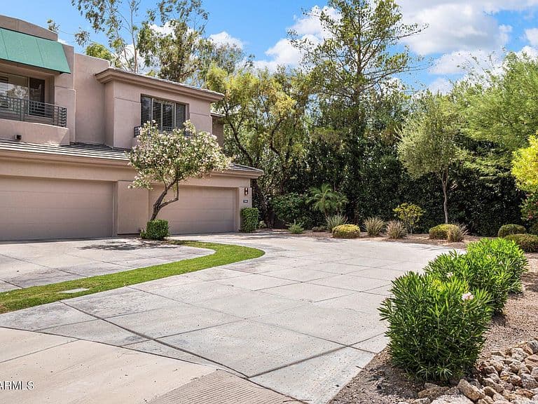 7249 E DEL ACERO Drive photo 4
