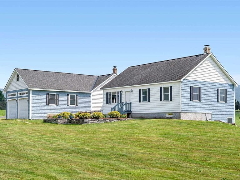 162 Small Pond Road photo 2