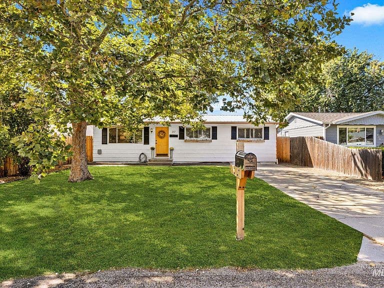 217 S Gourley St photo 3