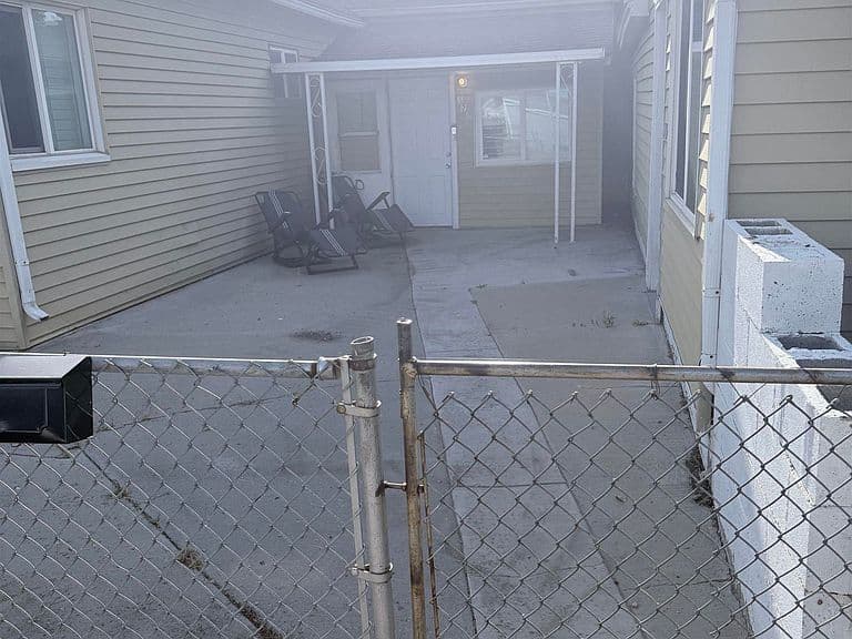 620 Center St photo 2