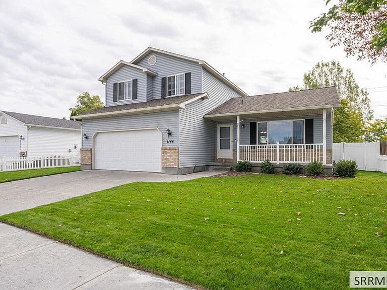 1144 Clarence Dr photo 2