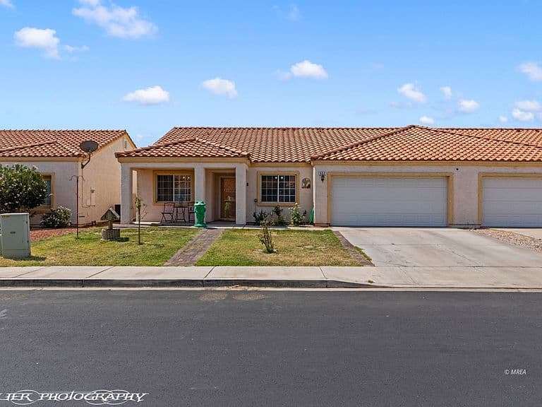 552 Duchess Ln photo 2