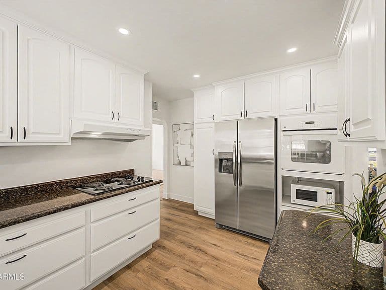 111 E BONITA Way photo 4