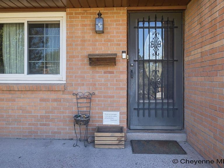 649 Vista Ln photo 2