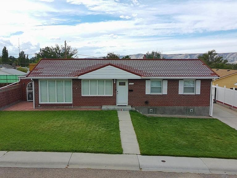 1422 Carbon St photo 2