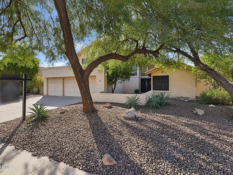177 W CAROLINE Lane photo 1