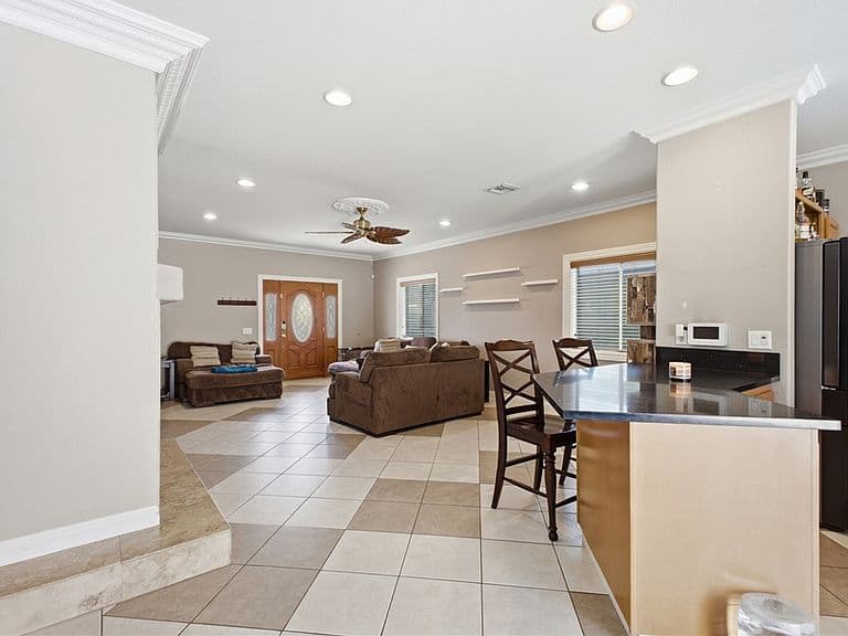 2618 Country Club Drive photo 5