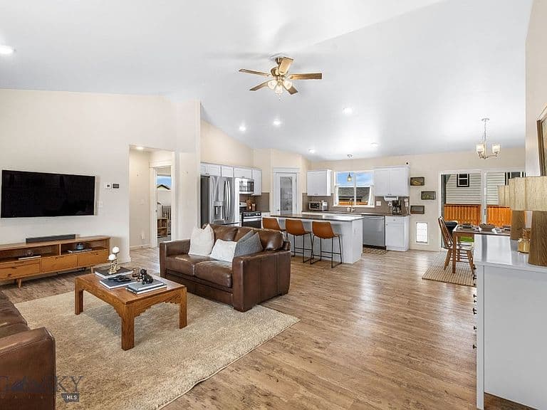 1502 Roundup Blvd photo 4
