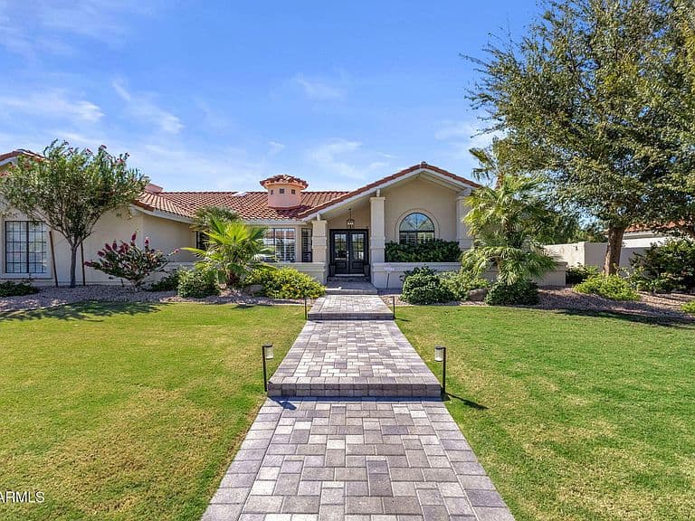10865 E POINSETTIA Drive photo 3