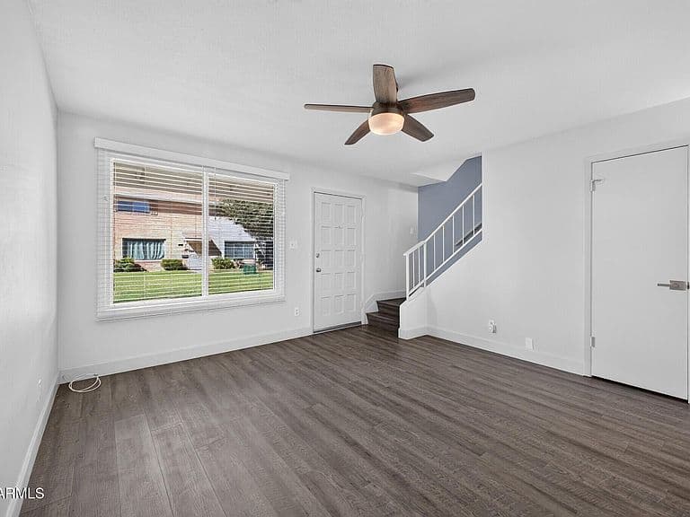 1550 W CAMPBELL Avenue photo 2