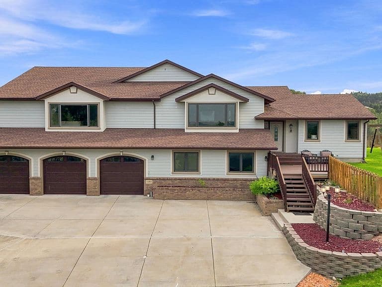 1183 Woodridge Dr photo 1