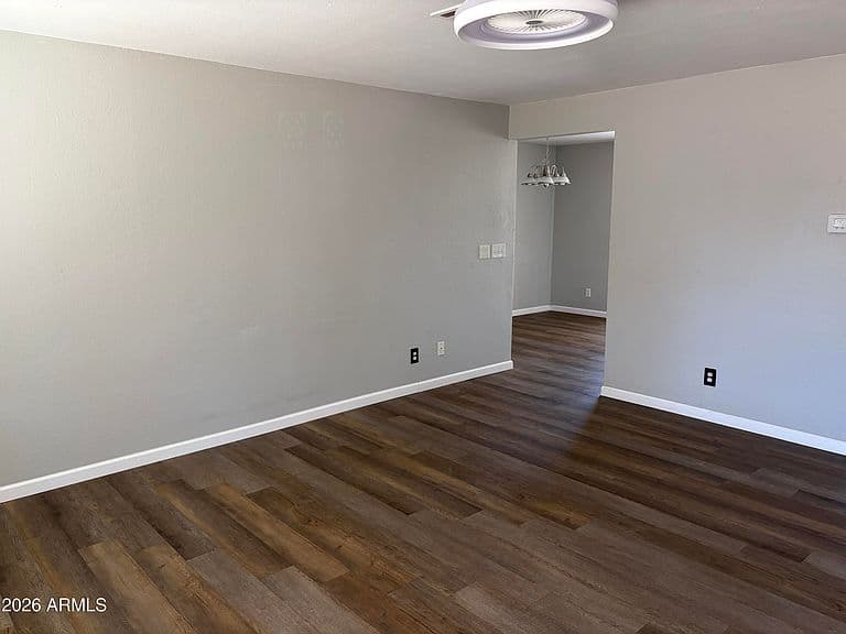2044 W ROESER Road photo 2