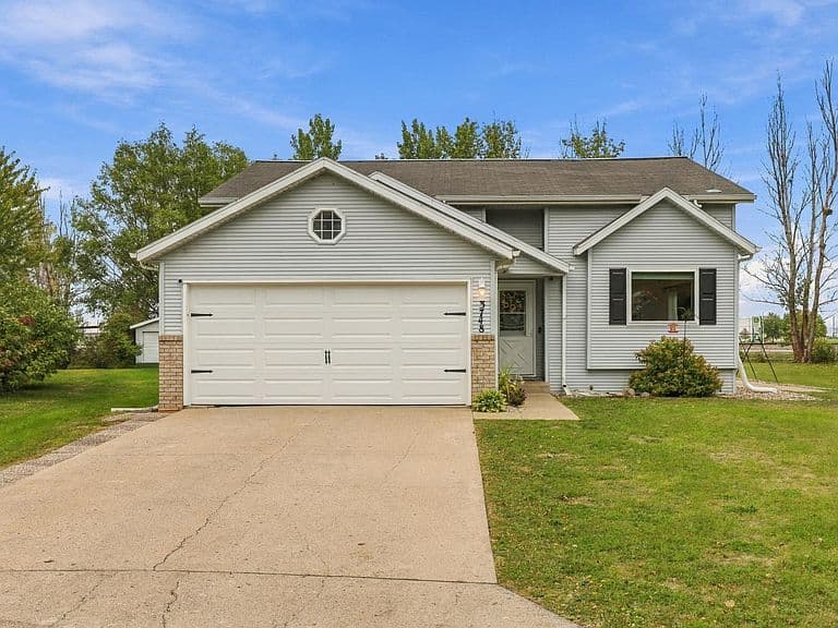3748 Village Green Cir photo 1