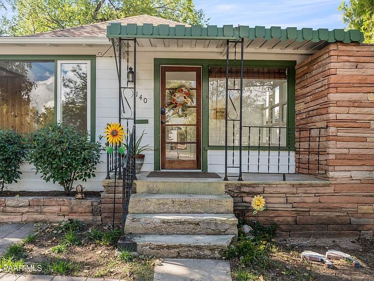 140 Garden St photo 3