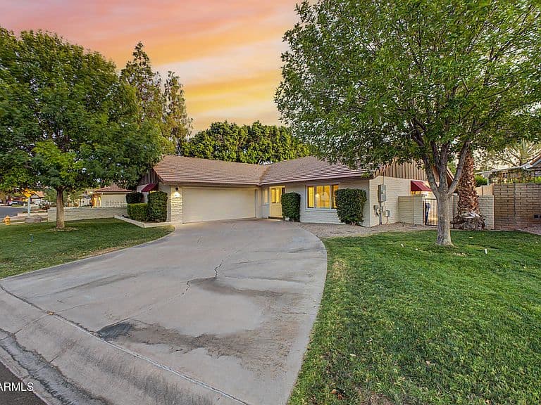 1221 E STEAMBOAT BEND Drive photo 3