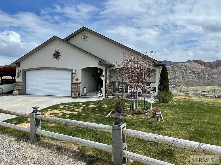 515 Homestead Trl photo 1