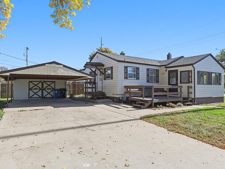 2136 6th Ave photo 3