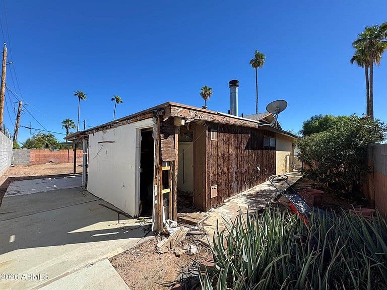 2640 E Virginia Ave photo 4